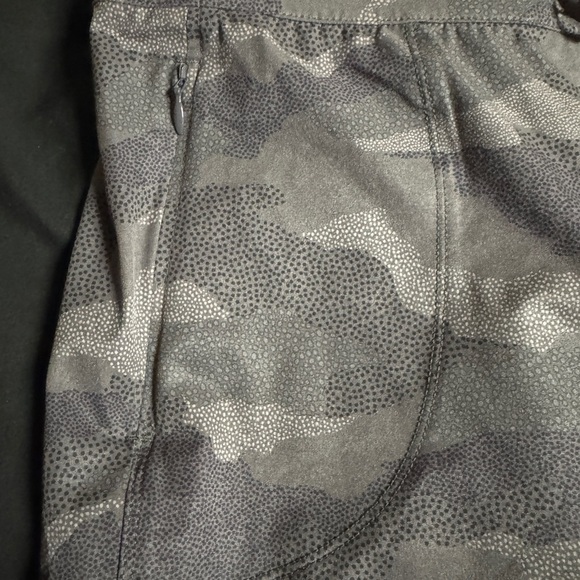 Kuhl Ladies Gray Camo Joggers with drawstring and pockets Size small - Picture 2 of 6